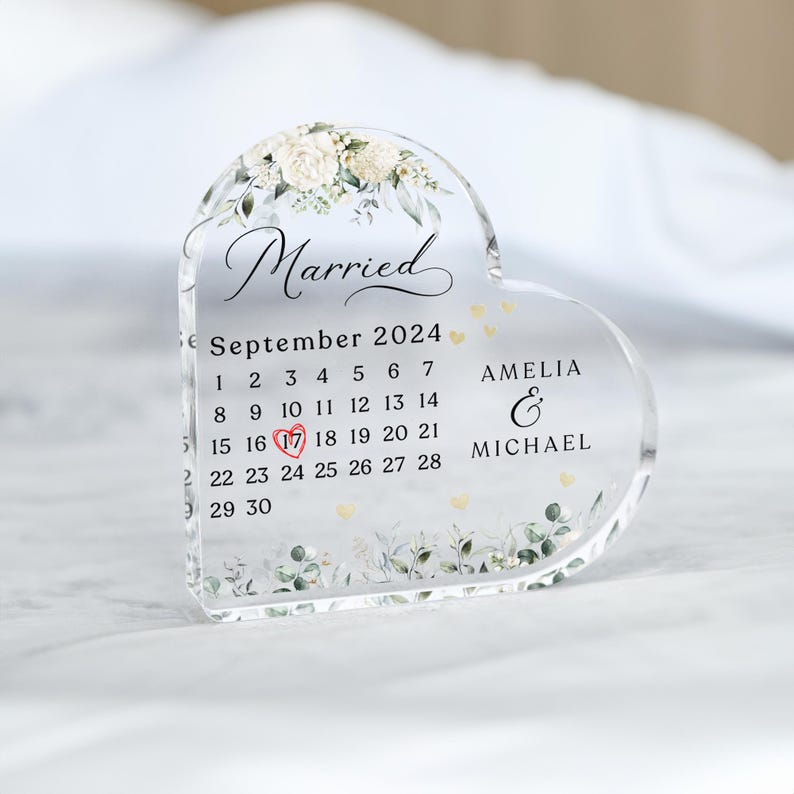 Personalised Mr & Mrs Wedding Gift Present, Anniversary Mr and Mrs Gift, Engagement Gift, Heart Plaque, Date Calendar Gift, Engaged Gifts