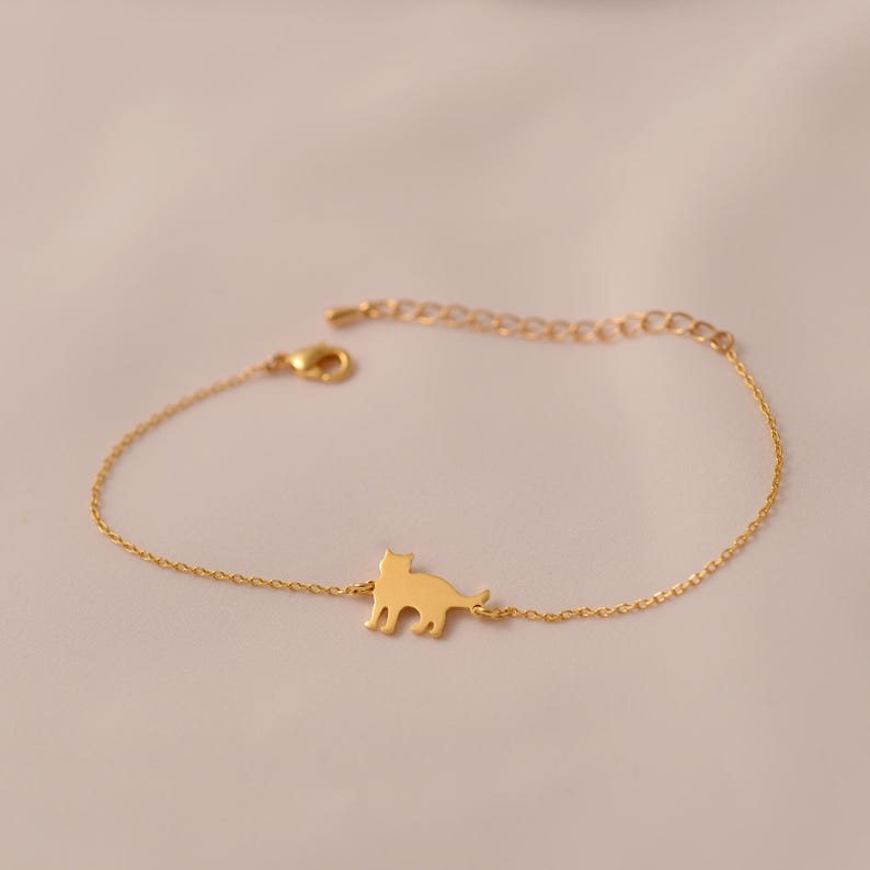Personalized Cat Bracelet: Engraved Pet Memorial Jewelry