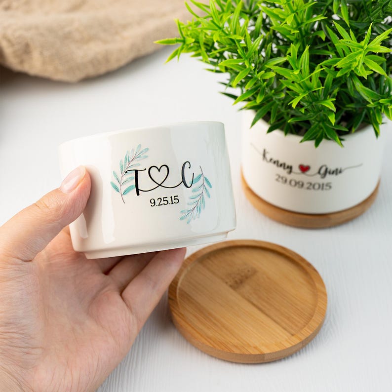 Custom Couple Gifts,Plant Pot for Couple, Anniversary Gifts, Flower Pot for Couple, Engagement Gifts,Gifts for Newlywed,Wedding Gifts