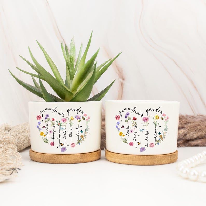 Custom Grandma's Garden Plant Pot,Mom Plant Pot with Birthflower,Family Name Gift,Birthday Gift,Gift for Mom/Grandma/Nanny,Mothers Day Gift