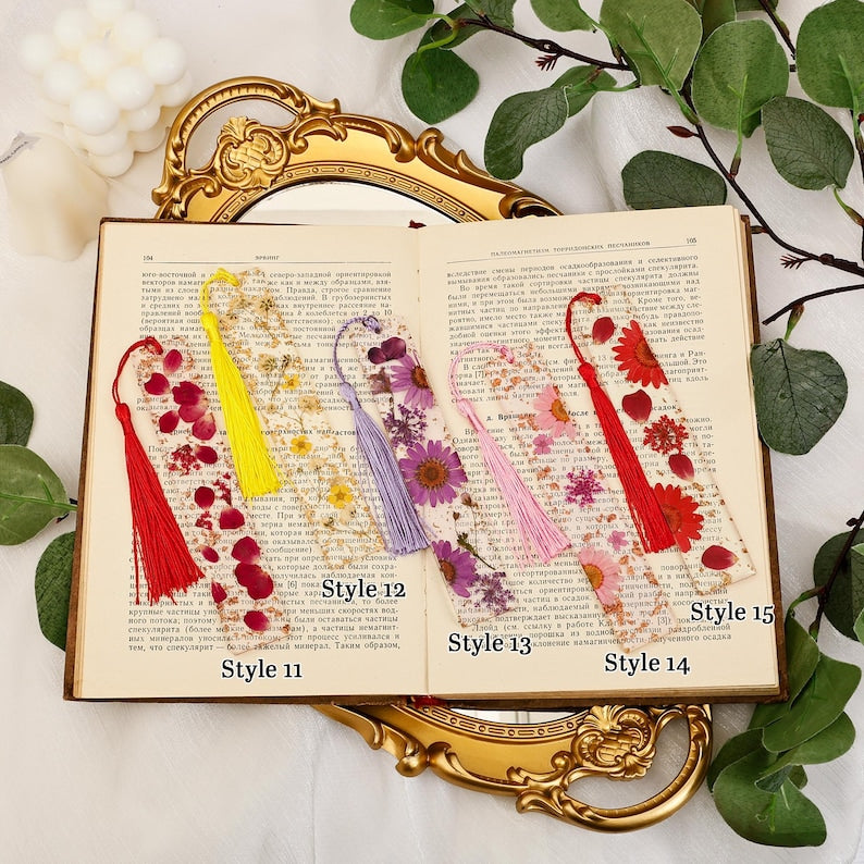 Pressed Flower Bookmark for Women,Custom Resin Bookmark, Personalized Bookmark, Floral Bookmark with Name, Mothers Day Gift Idea, Book Mark
