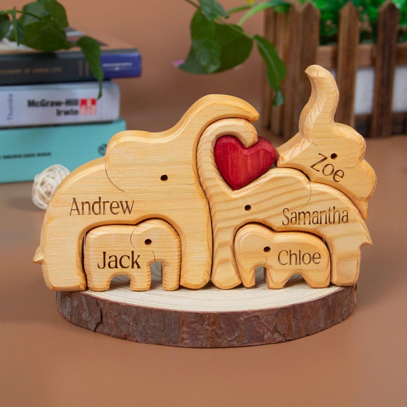 Custom Engraved Wooden Elephant Family Puzzle, Personalized 2-6 Person Animal Figurines, Ideal for Anniversaries & Home Decor