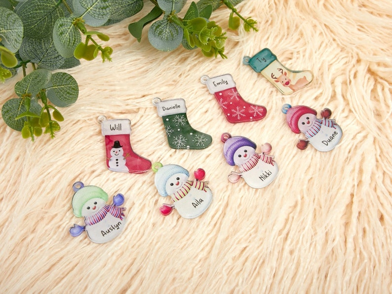 Personalized Snowman, Custom Name Christmas Snowman, Christmas Party Decor, Gift for Grandma, Name of the socks and snowman, Family Gift