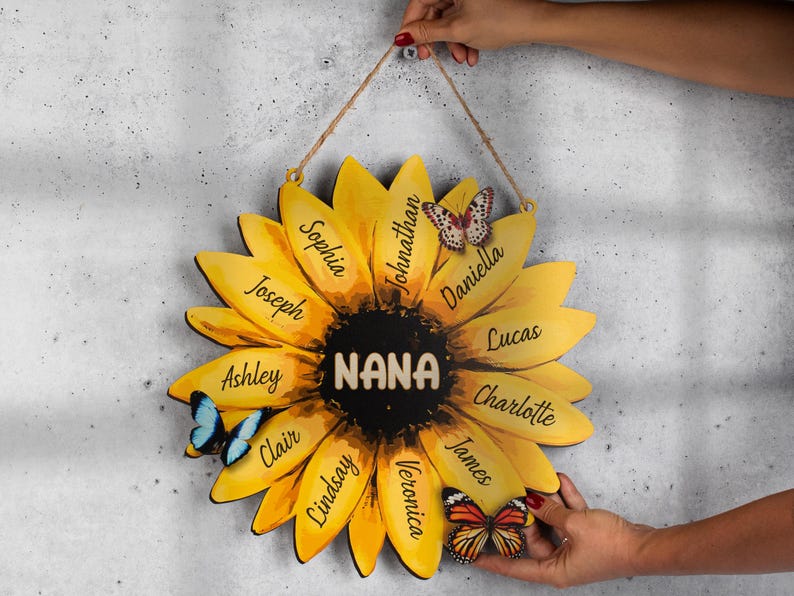 Sunflower Mom Sign Personalized, Birthday Gifts For Mom, Sunflower Mom Sign with Kids Names, Wall Decor, Sunflower Mom and Grandma Sign