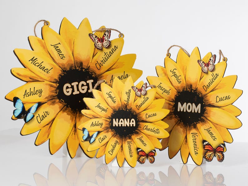 Sunflower Mom Sign Personalized, Birthday Gifts For Mom, Sunflower Mom Sign with Kids Names, Wall Decor, Sunflower Mom and Grandma Sign