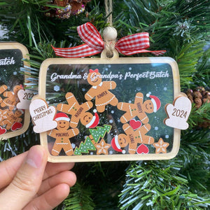 Custom Family Member Shaker Ornament, Custom Gingerbread Family Ornament, 4D Shake Family Ornament, Family Christmas Gifts, Family Keepsake