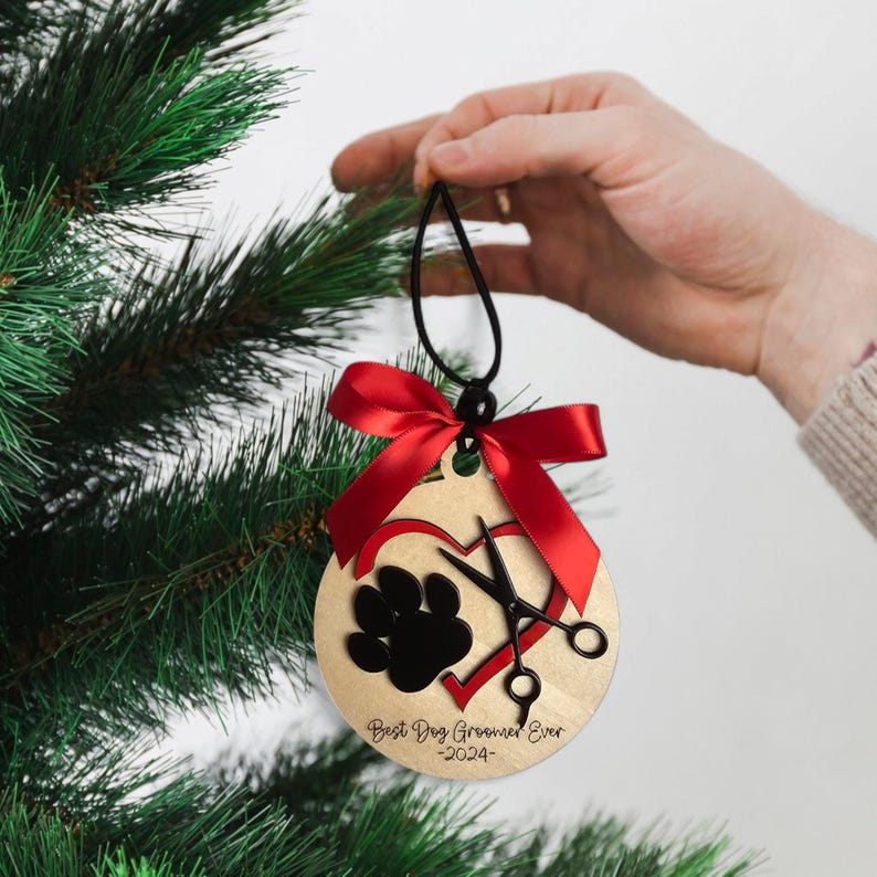 Best Dog Groomer Ever Ornament - Personalized Gift for Dog Lovers - Christmas Tree Decoration with Paw Print & Scissors Design