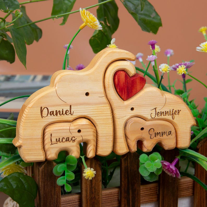 Custom Engraved Wooden Elephant Family Puzzle, Personalized 2-6 Person Animal Figurines, Ideal for Anniversaries & Home Decor