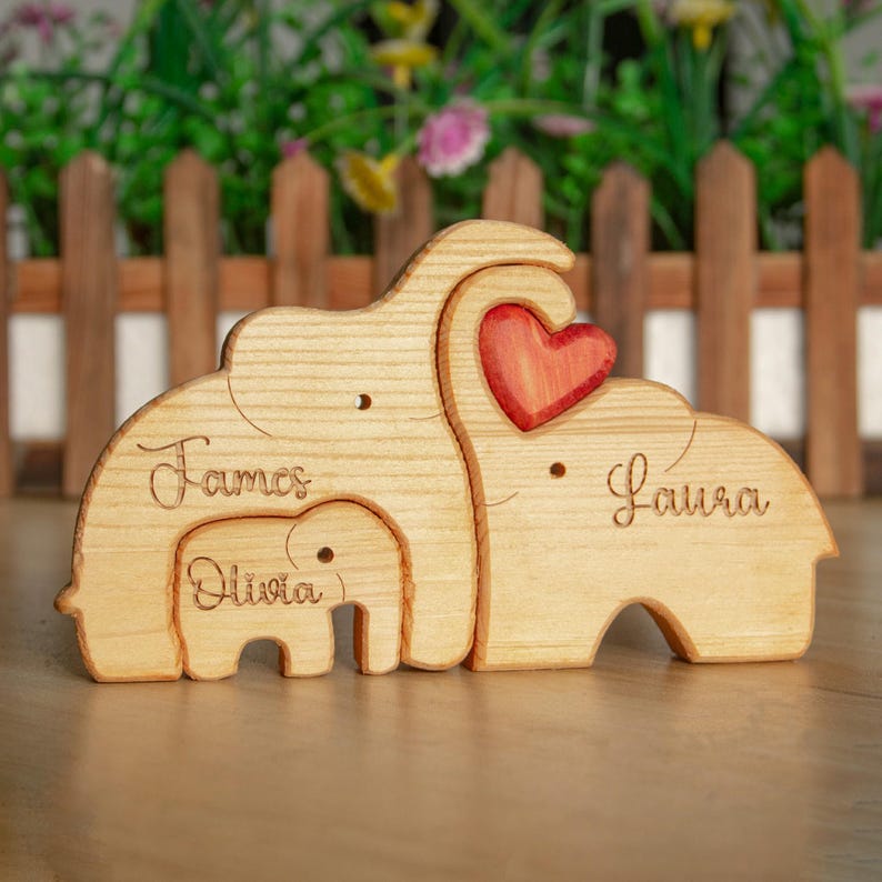 Custom Engraved Wooden Elephant Family Puzzle, Personalized 2-6 Person Animal Figurines, Ideal for Anniversaries & Home Decor