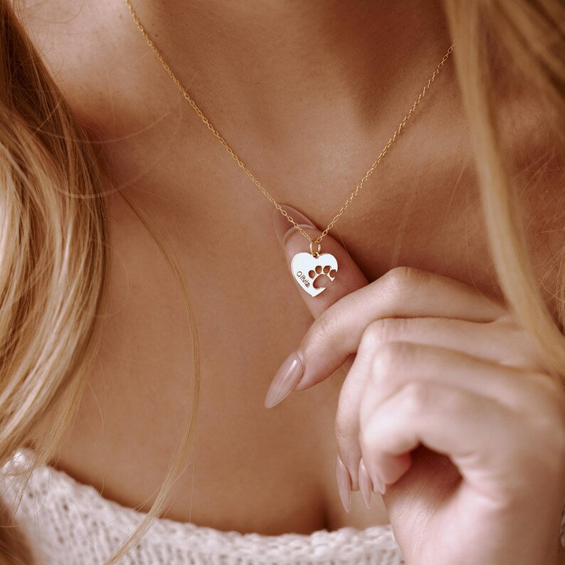 Custom Paw Print Name Necklace with Heart Personalized Pet Memorial Jewelry, Minimalist Design, Gifts for Mom
