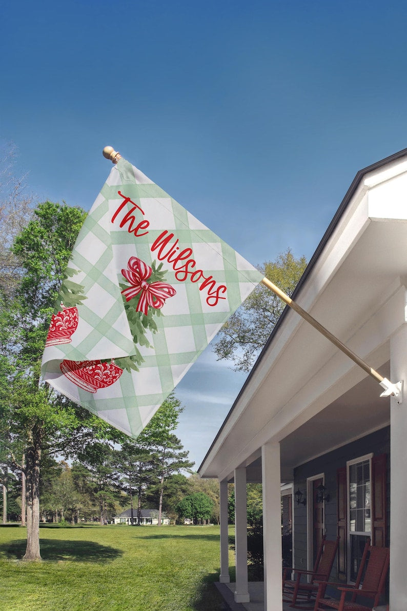 Personalized Christmas Garden Flag Custom Family Name Holiday Decor Outdoor Winter Yard Sign Festive Home Welcome Banner Seasonal Decoration