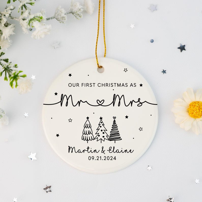 Personalised Mr & Mrs Keepsake Gift, First Christmas as Mr + Mrs, 1st Christmas Married Bauble, Christmas Gift for Couples, Newlyweds Gifts