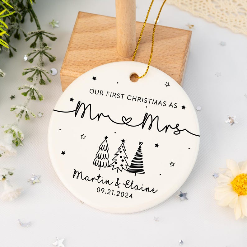 Personalised Mr & Mrs Keepsake Gift, First Christmas as Mr + Mrs, 1st Christmas Married Bauble, Christmas Gift for Couples, Newlyweds Gifts