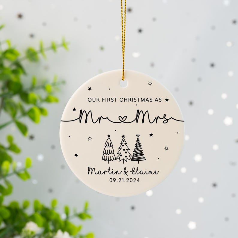 Personalised Mr & Mrs Keepsake Gift, First Christmas as Mr + Mrs, 1st Christmas Married Bauble, Christmas Gift for Couples, Newlyweds Gifts