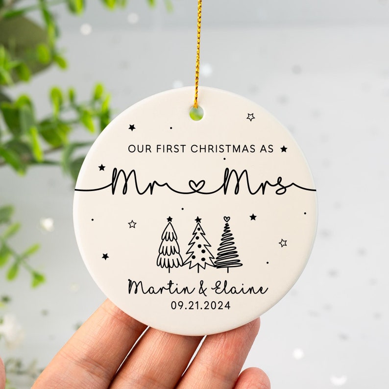 Personalised Mr & Mrs Keepsake Gift, First Christmas as Mr + Mrs, 1st Christmas Married Bauble, Christmas Gift for Couples, Newlyweds Gifts