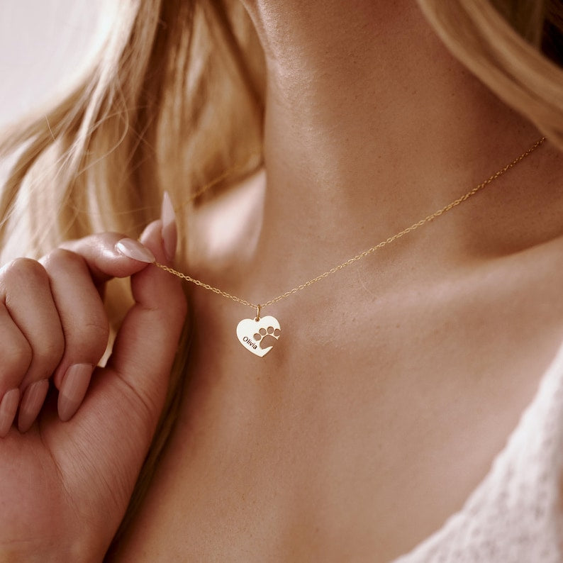Custom Paw Print Name Necklace with Heart Personalized Pet Memorial Jewelry, Minimalist Design, Gifts for Mom