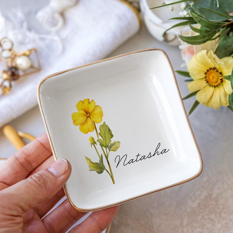 Personalized Birth Flower Trinket Dish, Flower Ring Dish, Birthday Jewelry Dish Gift, Bridesmaid Gift, Jewelry Storage, Ceramic Dish