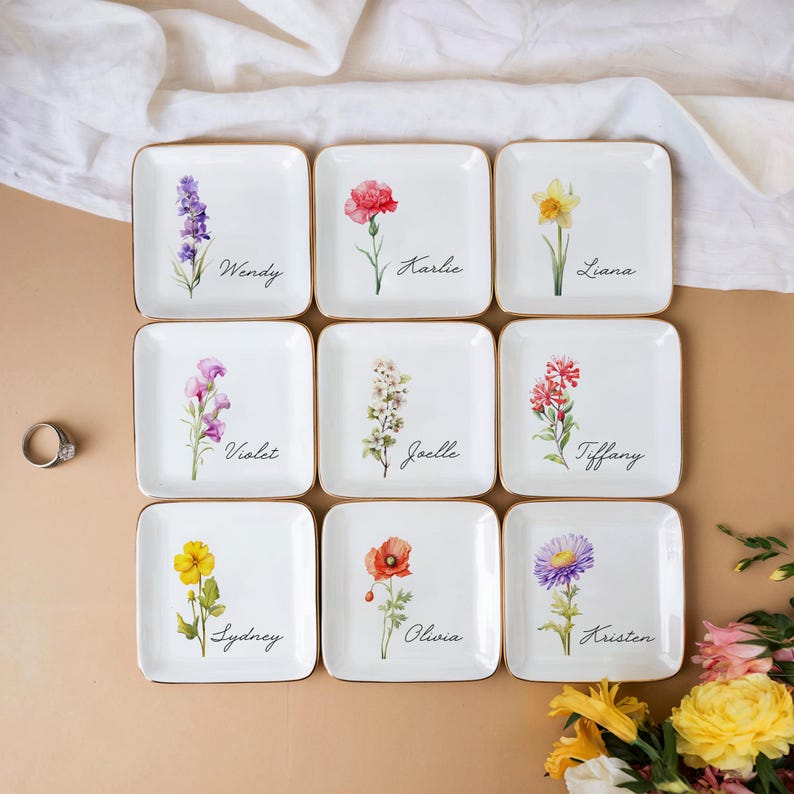 Personalized Birth Flower Trinket Dish, Flower Ring Dish, Birthday Jewelry Dish Gift, Bridesmaid Gift, Jewelry Storage, Ceramic Dish