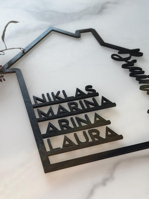 Personalizable family sign in house shape, wooden decoration with name, housewarming gift, house building, family door wreath with family name