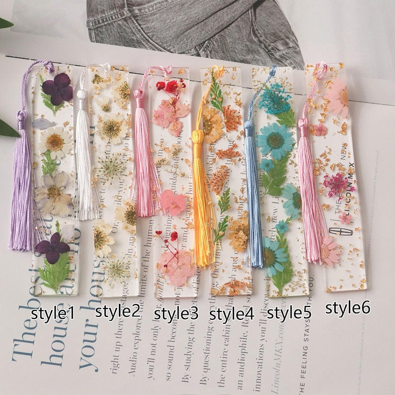 Pressed Floral Bookmark for Women,Custom Resin Bookmark, Personalized Bookmark, Floral Bookmark with Name, Holiday Gift for Her, Book Mark