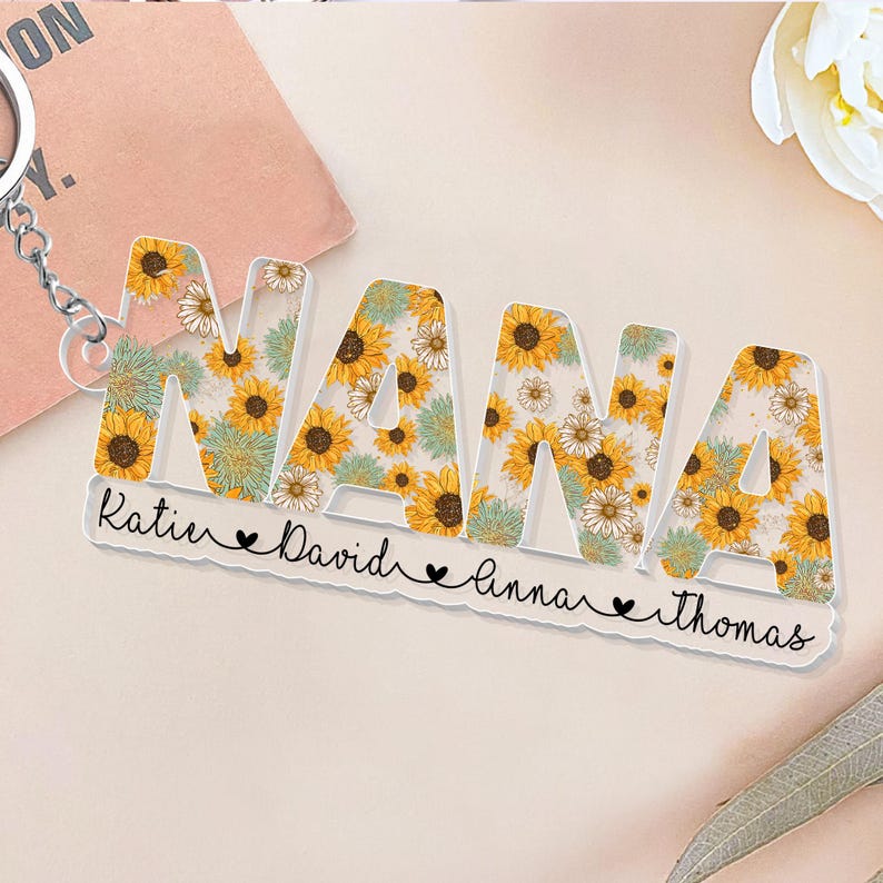 Personalized Mother's Day Gift For Nana, Custom Grandma Keychain, Nana With Grandkids Name Flowers Keyring, Gift For Grandma, Gift For Mom