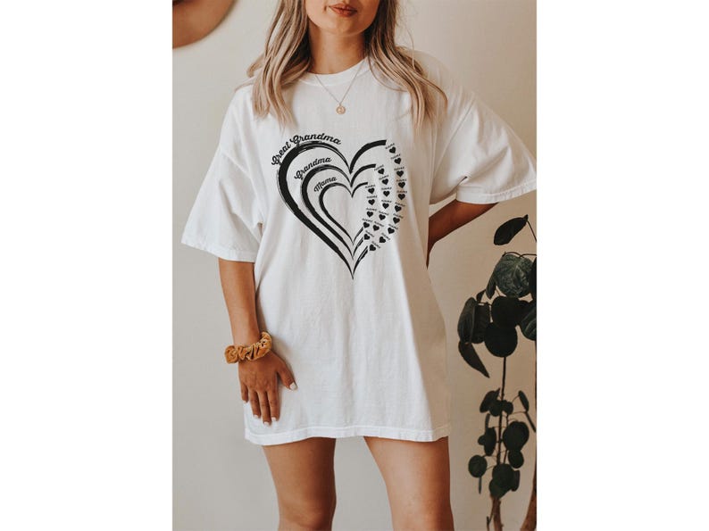 Custom Grandma Sweatshirt with Grandkids Names, Grandma Heart Sweat, Great Grandma, Gift for Mama, Personalized Mama Heart Sweatshirt