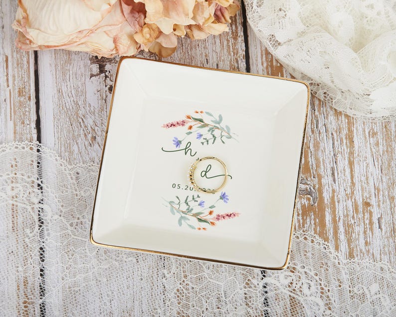Custom Wildflower Ring Dish, Personalised Floral Trinket Dish, Wedding Gift, Engagement Gift, Dainty Jewelry Dish, Gift for Her, Ring Holder