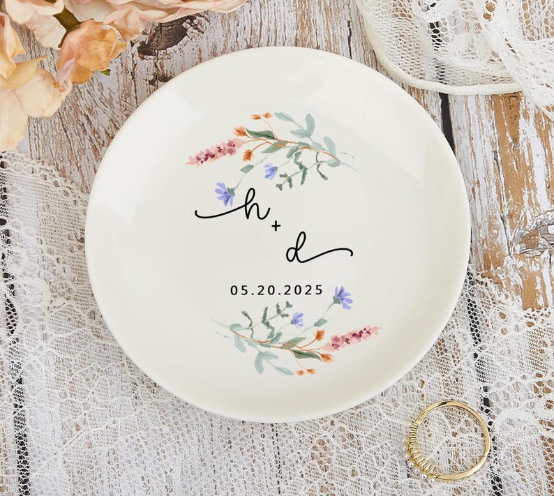 Custom Wildflower Ring Dish, Personalised Floral Trinket Dish, Wedding Gift, Engagement Gift, Dainty Jewelry Dish, Gift for Her, Ring Holder