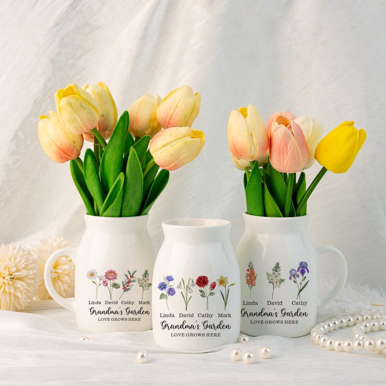 Grandma's Garden Vase, Flower Vase with Family Birth Flower, Personalised Mini Flower Vase for Mama Nana, Mother's Day Gift from Grandkids