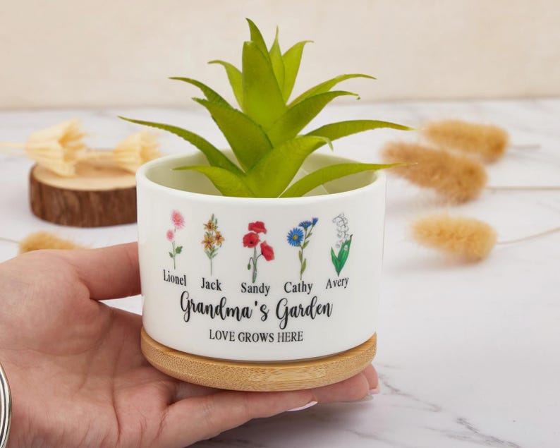 Custom Birth Flower Plant Pot, Grandma's Garden Flower Pot, Mini Plant Pot with Family Birth Flower, Gift for Grandma, Mother's Day Gift