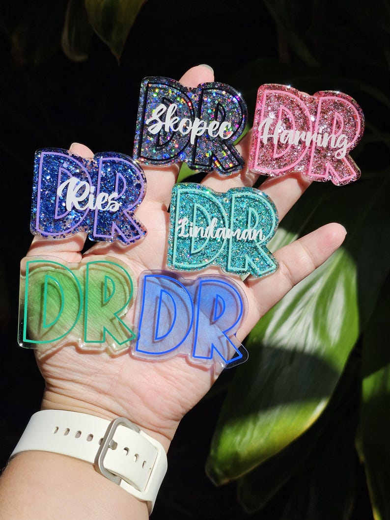 Personalized Doctor badge reel, Personalized gift for doctor, badge holder gift for him, ID tag holder for doctor