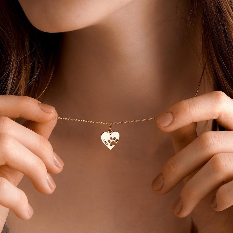 Custom Paw Name Necklace with Heart, Personalised Paw Print Necklace, Dog Paw Letter Necklace, Pet Memorial Gift for Her, Mothers Day Gift
