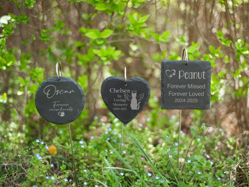 Custom Pet Memorial Garden Stone, Personalized Dog Memorial Garden Stone,Pet Remembrance Gift,Honor Your Beloved Cat or Dog,Pet Grave Marker