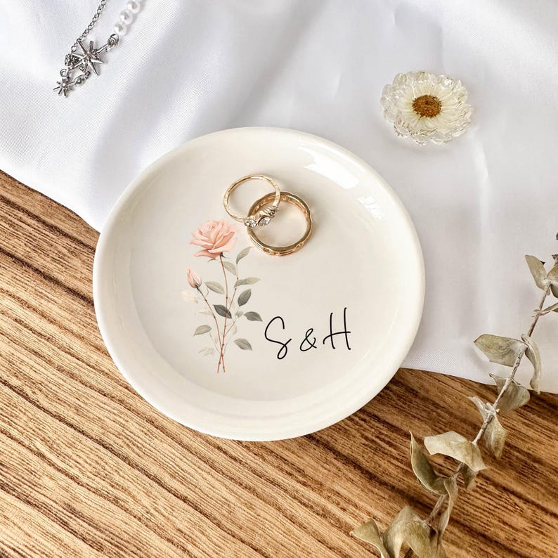 Personalized Birth Flower Ring Dish, Wedding Ring Dish, Perfect Bridesmaid Gift, Best Friend Gift, Custom Jewelry Dish, Birthday Party Gift