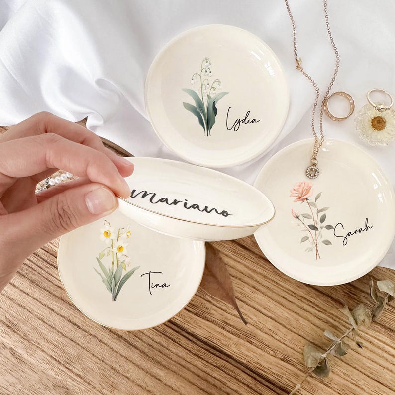 Personalized Birth Flower Ring Dish, Wedding Ring Dish, Perfect Bridesmaid Gift, Best Friend Gift, Custom Jewelry Dish, Birthday Party Gift