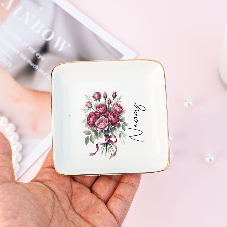 Personalised Birth Flower Trinket Dish,Custom Name Ring Dish,Wedding Bridesmaid Gift,Birthday Jewelry Dish for Her,Christmas Gifts for Mom