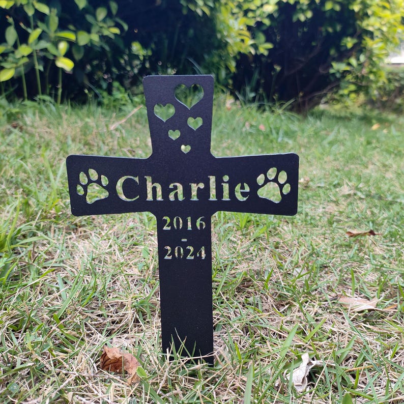 Custom Metal Pet Memorial Garden Stake,Personalized Dog Memorial Plaque,Pet Garden Sign with Heart and Paw,Pet Grave Marker,Cross Yard Sign