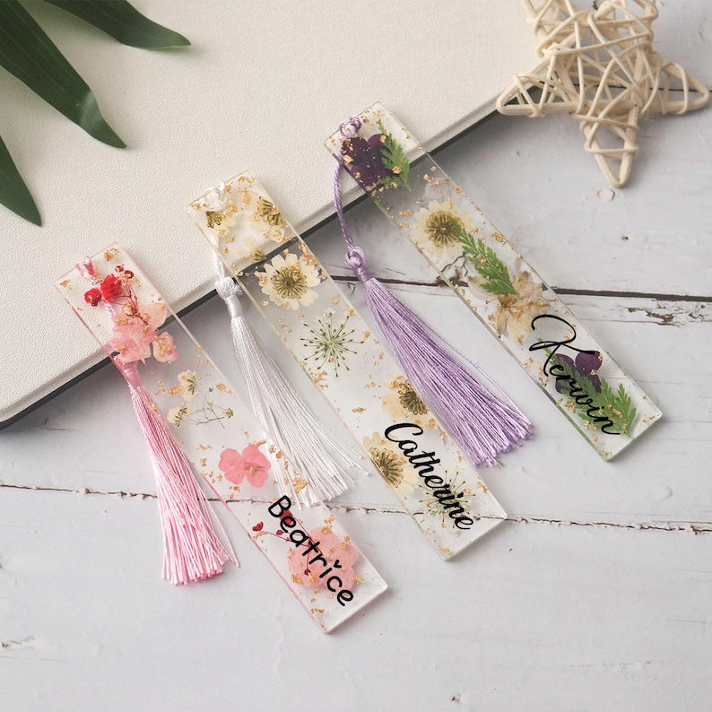 Pressed Floral Bookmark for Women,Custom Resin Bookmark, Personalized Bookmark, Floral Bookmark with Name, Holiday Gift for Her, Book Mark