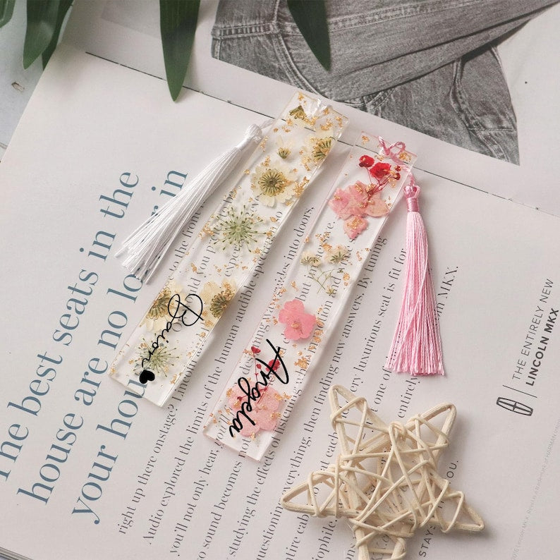 Pressed Floral Bookmark for Women,Custom Resin Bookmark, Personalized Bookmark, Floral Bookmark with Name, Holiday Gift for Her, Book Mark