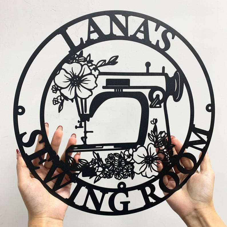 Personalised Metal Sewing Room Sign With Flower, Custom Quilting Sign For Sewing Room Decor,Gifts for Grandma,Sewing Machine Sign,Craft Room