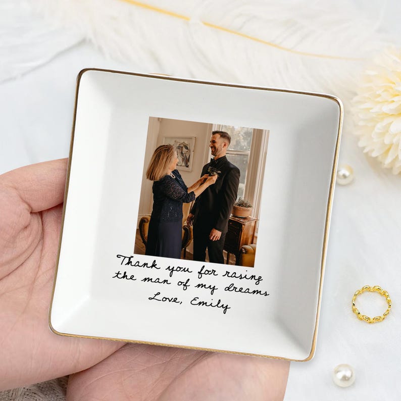 Custom Mom Gift From Daughter, Mother Of The Bride Gift, Mother Of The Groom Jewelry Dish, Wedding Favor Gift For Mom, Mom Ring Trinket Dish