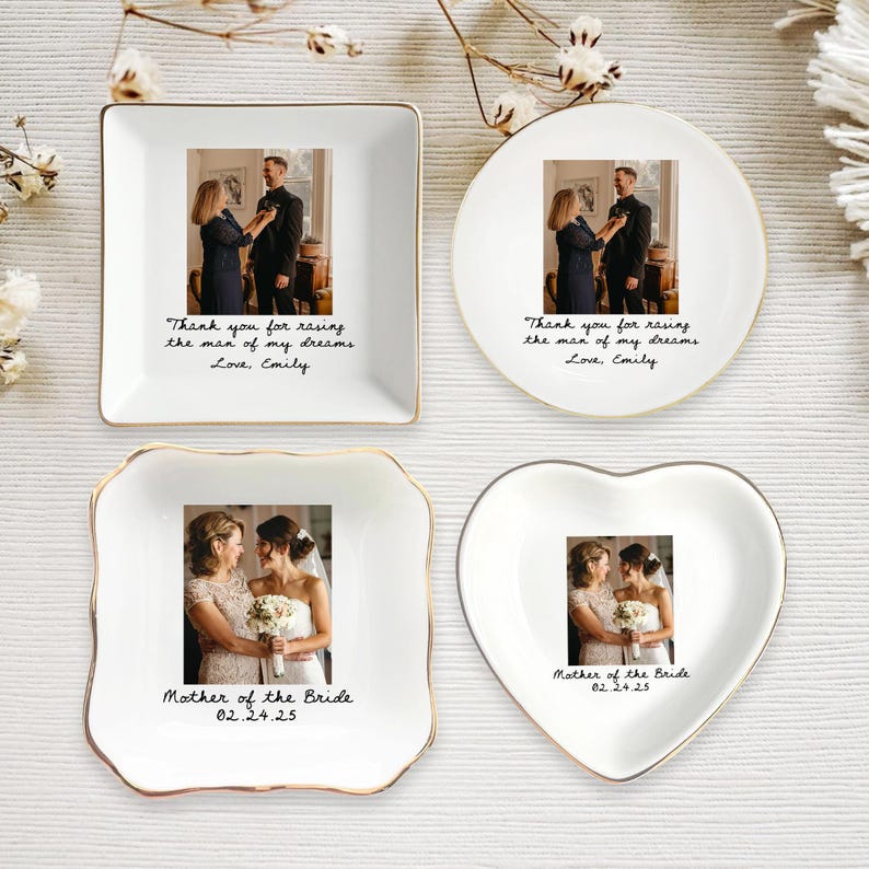 Custom Mom Gift From Daughter, Mother Of The Bride Gift, Mother Of The Groom Jewelry Dish, Wedding Favor Gift For Mom, Mom Ring Trinket Dish