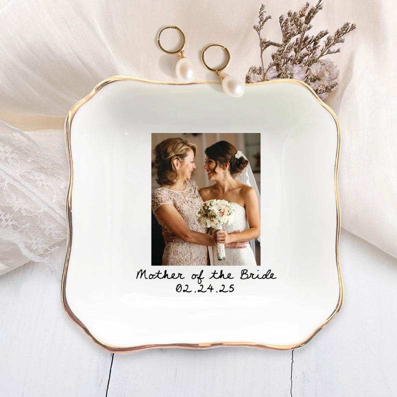 Custom Mom Gift From Daughter, Mother Of The Bride Gift, Mother Of The Groom Jewelry Dish, Wedding Favor Gift For Mom, Mom Ring Trinket Dish