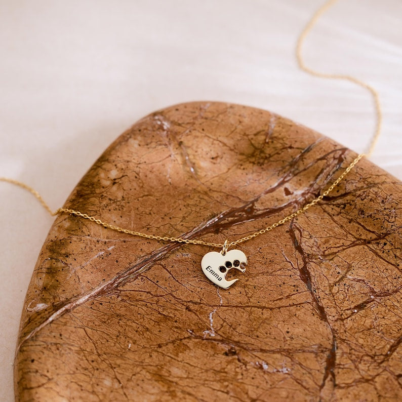 Custom Paw Print Name Necklace with Heart Personalized Pet Memorial Jewelry, Minimalist Design, Gifts for Mom