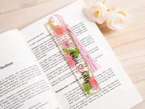 Personalized Pressed Daisy Bookmark: Custom Acrylic Floral Reader Gift