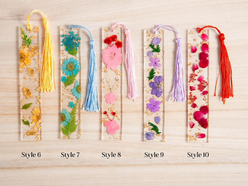 Personalized Pressed Daisy Bookmark: Custom Acrylic Floral Reader Gift