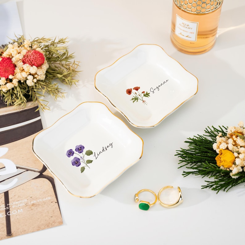 Personalized Birth Flower Jewelry Dish,Custom Name Trinket Tray,Mother's Day Gift,Birthday Gift For Mom Bestie Grandma Nana,Bridesmaid Gifts