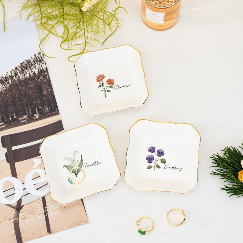 Personalized Birth Flower Jewelry Dish,Custom Name Trinket Tray,Mother's Day Gift,Birthday Gift For Mom Bestie Grandma Nana,Bridesmaid Gifts