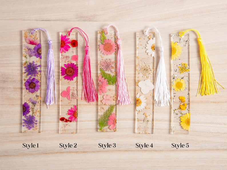 Personalized Pressed Daisy Bookmark: Custom Acrylic Floral Reader Gift