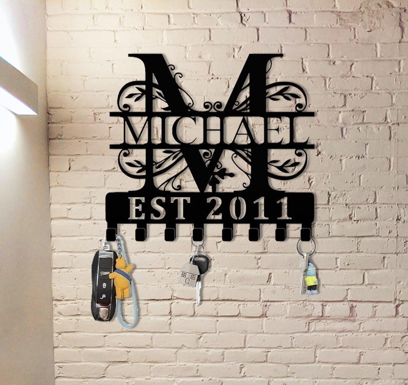 Personalized Home Key Holder for Wall Decor,Custom Family Name Sign,Last Name Sign,Metal Key Rack for Entryway Hallway,Key Hanger For Wall